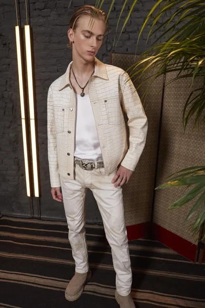 Look 14